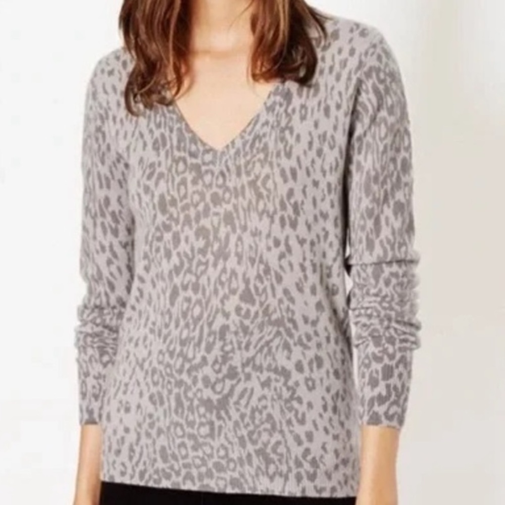 Equipment Femme Cecile Cashmere gray Leopard Print V-Neck Sweater extra small